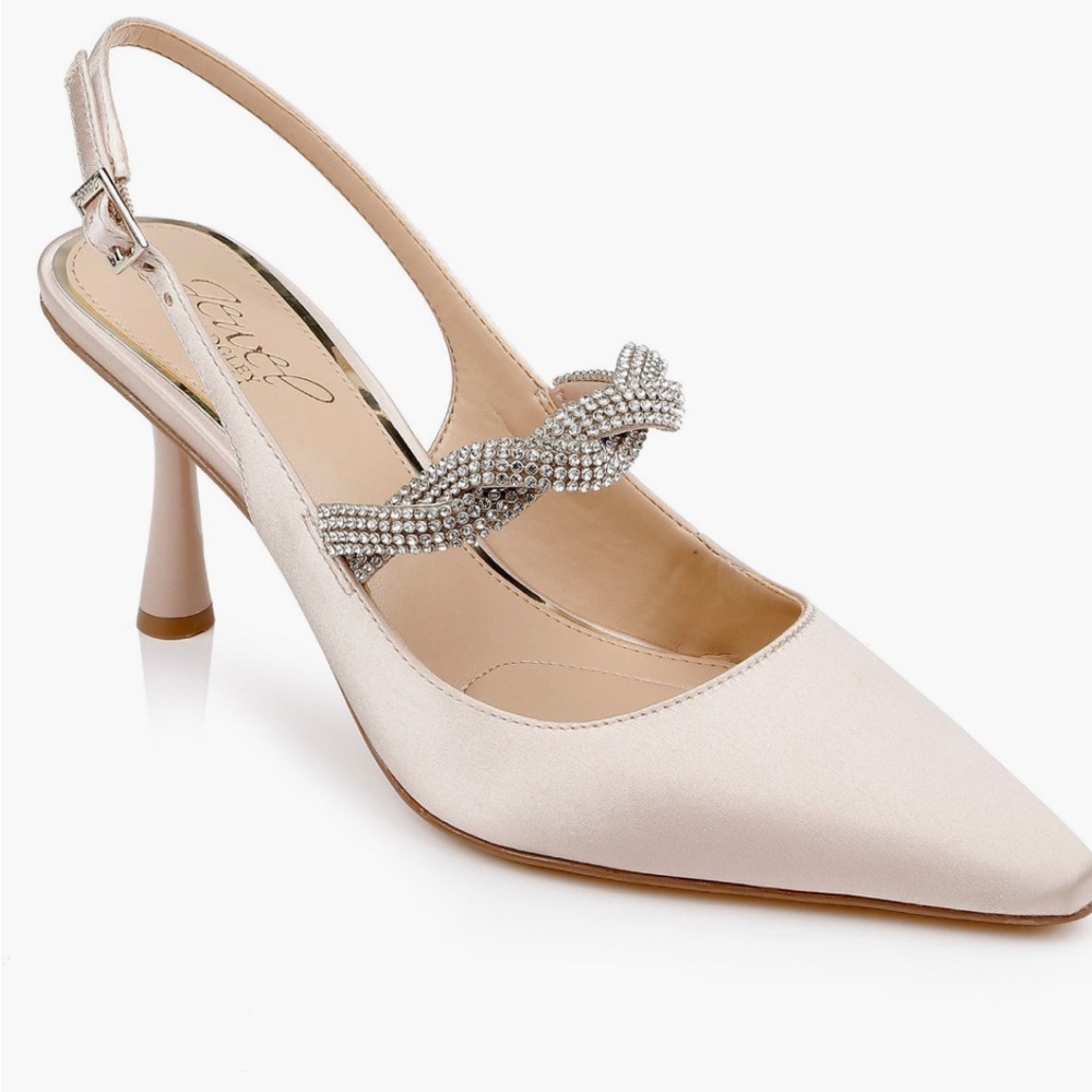 MAKE AN OFFER! 
Jewel Badgley Mischka Tierney Slingback pointed toe pump